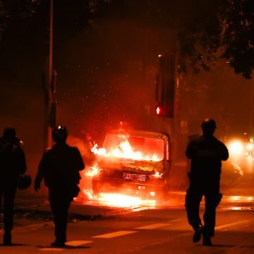 Pernar o nemirima u Francuskoj: Prosječan ljevičar će bez grižnje savjesti zaključiti da su policajci zločesti, a migranti dobri