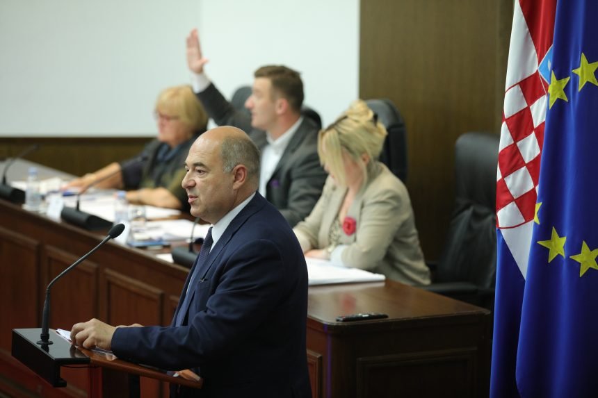 Karolina Vidović Krišto optužila HDZ-ovca da želi “umrtviti raspravu” pa dodala: Plenković pogoduje Vujnovcu