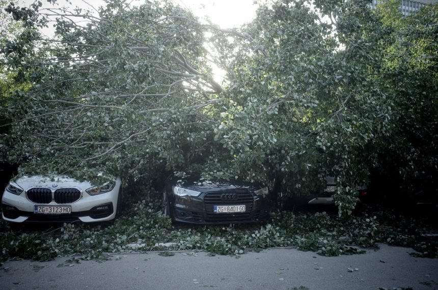 U nezapamćenom nevremenu u Zagrebu poginulo dvoje ljudi: Na njih je palo drveće