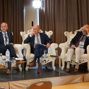 Stjepo Bartulica organizirao veliki skup konzervativaca: Stipe Mesić ne želi govoriti  o zločinima komunizma
