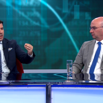 OKRŠAJ U OTVORENOM: Kada je Grmoja spomenuo vino, državni tajnik Milatić je postao vidno nervozan