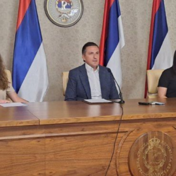 SRAMOTA: Studentice veličale ratnog zločinca Mladića i genocid u Srebrenici, a ona za “nagradu” doble stipendiju u Srbiji