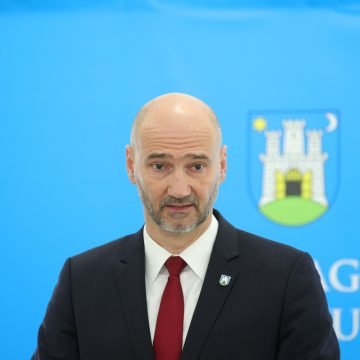 Kao da je ministar vanjskih poslova:  “Štedljivi” Joško Klisović “spržio” više od 17 000 eura na atraktivna putovanja