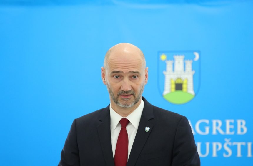Kao da je ministar vanjskih poslova:  “Štedljivi” Joško Klisović “spržio” više od 17 000 eura na atraktivna putovanja