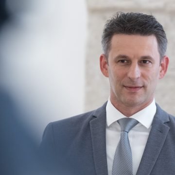 Božo Petrov ima recept za rušenje HDZ-a:  Domovinskom pokretu nudi mjesto predsjednika Sabora. A prihvaća i SDP