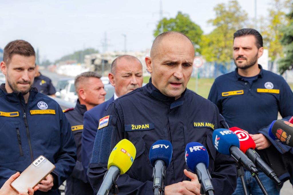 Probni balon koji ne drži vodu: Baćo ministar obrane? Nula bodova. Neki mediji već objvili da je novi ministar obrane Anušić, fotografija