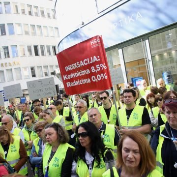 NE ŽELE RADITI ZA “CRKAVICU”: Potplaćeni radnici A1 Hrvatska danas  održali prosvjed. “Mi smo radnici drugog reda”