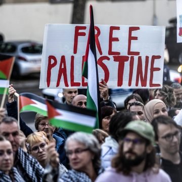 Skup solidarnosti s Palestinom: Pojavila se i Rada Borić, zastavu nosio Ivan Pernar