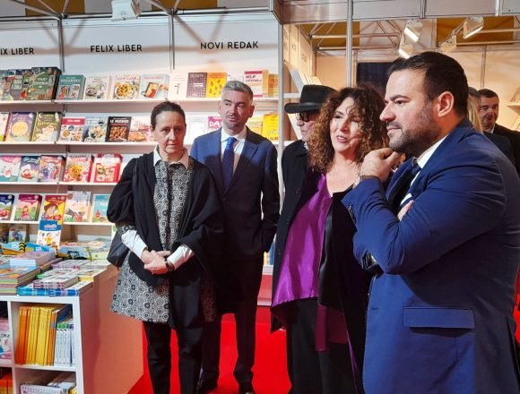 Istarski župan razvaljuje SDP: Prihvatite poraz, ovo što radite su političke bajke i trećerazredne predstave Istarski župan razvaljuje SDP: Prihvatite poraz, ovo što radite su političke bajke i trećerazredne predstave