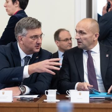 VRAG JE ODNIO ŠALU: Plenković polako uključuje moćnog ministra Slavonca u rješavanje problema sa svinjskom kugom