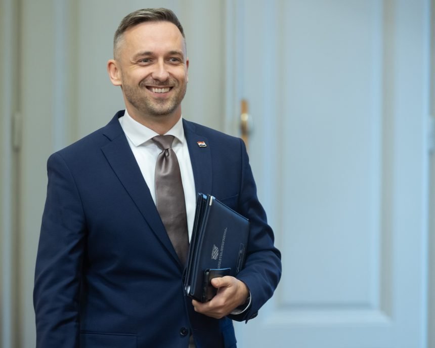Ministar govorio kolika bi mogla biti 13. mirovina, povećanje osnovice plaća… – pogledajte što je sve rekao