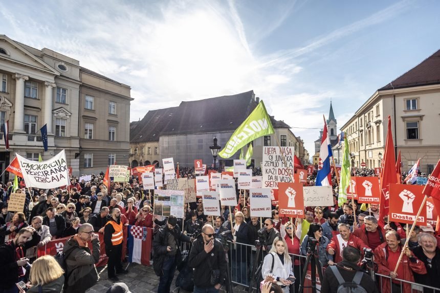 Beogradska organizacija tvrdi: Mi smo izračunali koliko je točno bilo ljudi na protestu ljevice na Markovom trgu