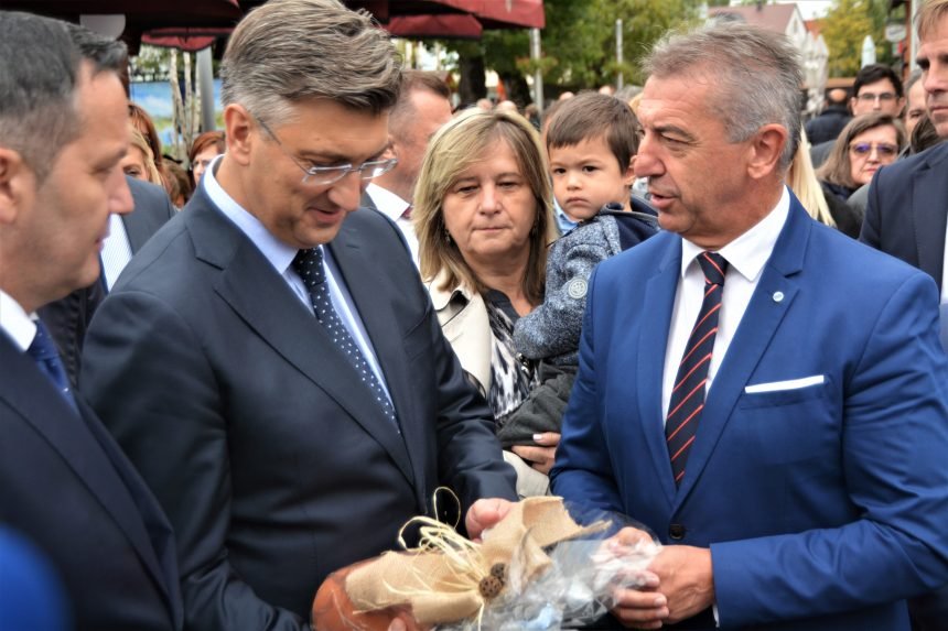 Bivši HDZ-ov ministar  “izumio” svoj TikTok: A znate li što vam je to?