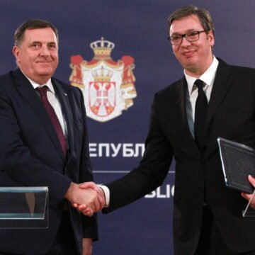 VIDEO: Razgovor Vučića i Dodika o novinarki koja je postavila “krivo “pitanje: Vidite one krave