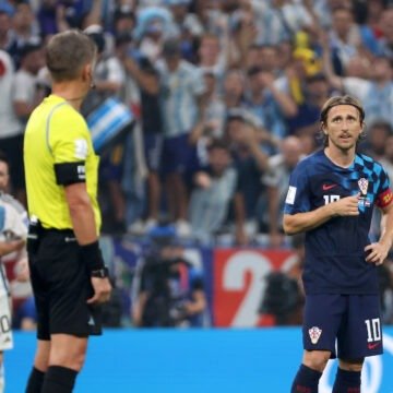 Plakao sudac koji je Vatrene “zavio u crno”: Modrić ga je proglasio jednim od najgorih. Katastrofa