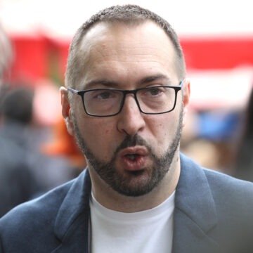 Tomašević dijeli šakom i kapom svojim prijateljima i istomišljenicima: Gotovo 20 tisuća eura je dobila udruga njegovog vijećnika poznatog iz afere Zambija