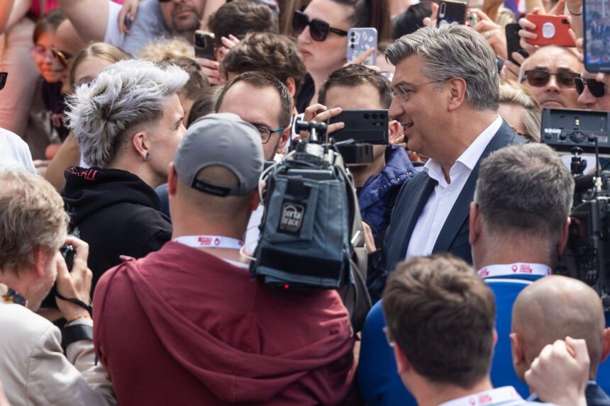 Baby Lasagna ponovno oduševio: Ekspresno je  poslao poruku Plenkoviću kada je saznao da mu je Vlada poklonila 50 000 eura