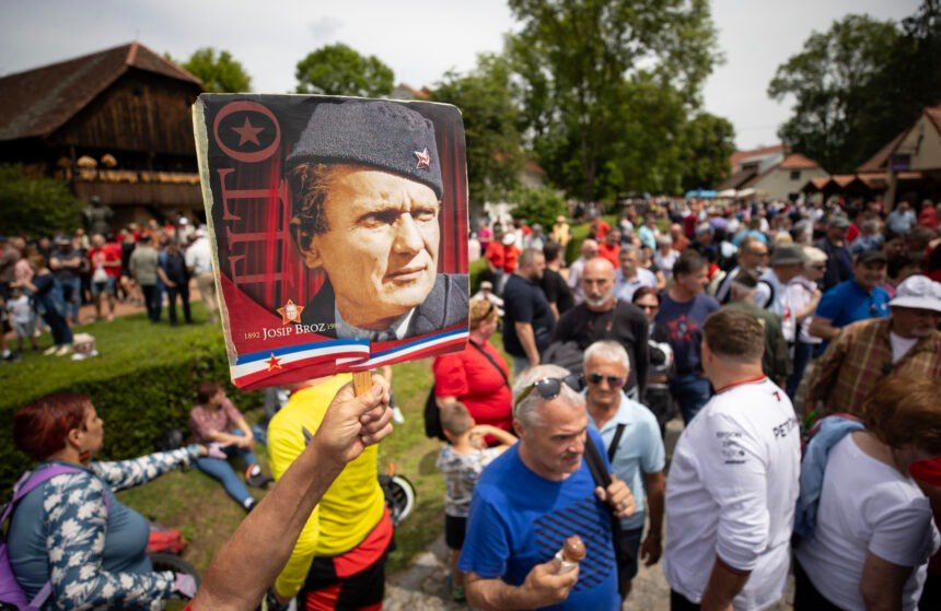 U KUMROVCU SLAVILI ROĐENDAN KOMUNISTIČKOG DIKTATORA TITA: Podržao ih i bivši predsjednik Stipe Mesić