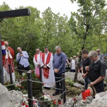 Miro Bulj: Partizani su u Markovića jamu bacili 140 hrvatskih vojnika. Počivali u miru