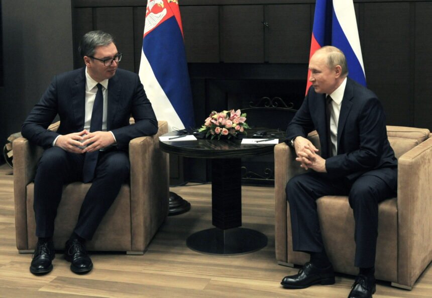 Mogao bi naljutiti Putina: Vučić priznao da srpsko oružje završava u Ukrajini. I pritom jako dobro zarađuje