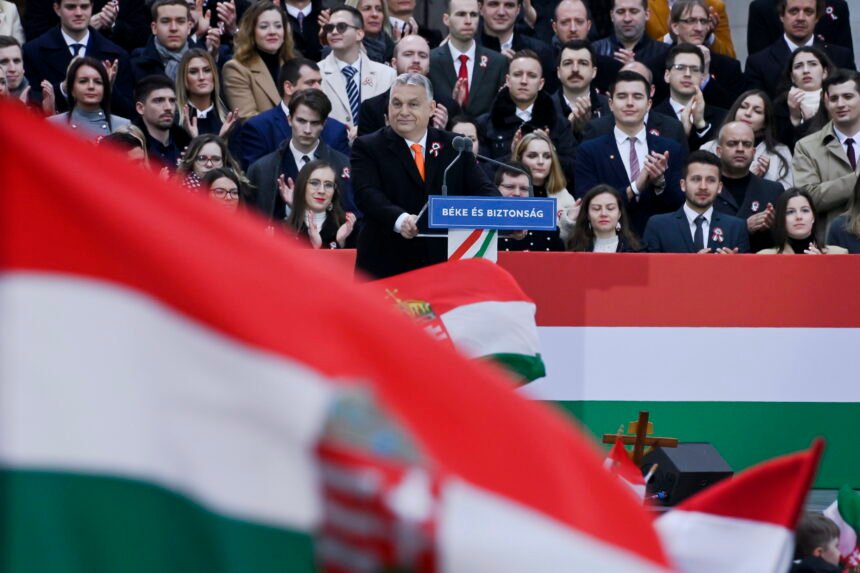 Deseci tisuća Mađara podržali Viktora Orbana: SAD, Velika Britanija, Njemačka i  Francuska su za rat, a mi smo za mir
