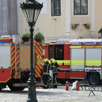 Otkriven motiv: Zašto je goli muškarac sjekirom mahnito razbijao automobile