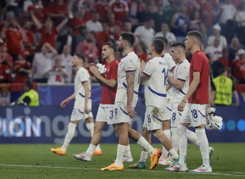 Srpski navijači ogorčeni na svoje nogometaše: Posjetite Nikolu Jokića. On zna s konjima