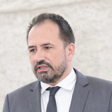 Hrvatski zastupnici skinuti s leta u Beogradu: “Ništa nije slučajno”