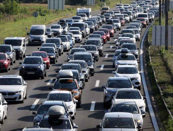 Zakrčene ceste prema moru, vozi se u kilometarskim kolonama i uz zastoje – imamo sve podatke Zakrčene ceste prema moru, vozi se u kilometarskim kolonama i uz zastoje – imamo sve podatke