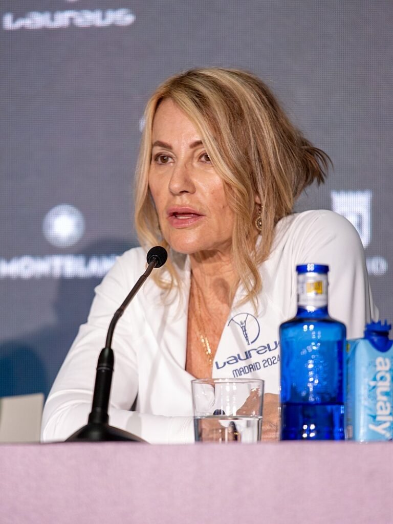 NADIA COMANECI I SECURITATE: Potresna knjiga o najboljoj gimnastičarki svih vremena koju je progonio komunistički diktator, fotografija