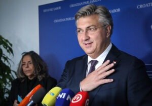 Plenković ničim izazvan poručio novinarki: Slatki ste, radoznali ste. A ona ga upozorila: Pripazite s takvim izjavama, fotografija