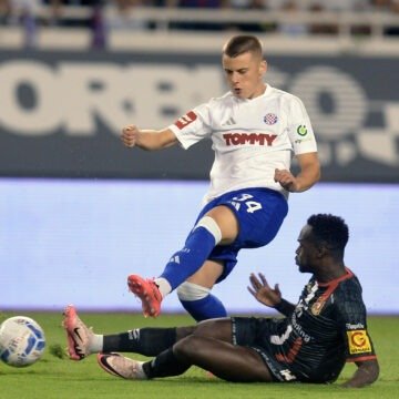 Dinamo pobijedio Hajduka na Poljudu i preuzeo vrh HNL-a. Bijeli tražili penal u 91. minuti
