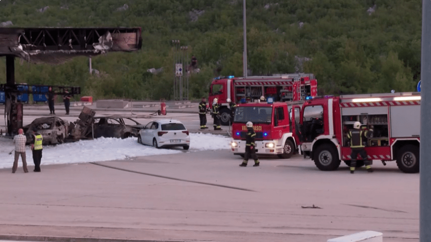 Poginuo je vozač koji je izazvao nesreću: Zašto se automobil zabio u agregat na benzinskoj?