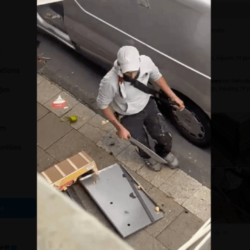 VIDEO: Sirijac mačetom sijao strah po Essenu: Zapalio zgradu, kamionom se zaletio u trgovinu…