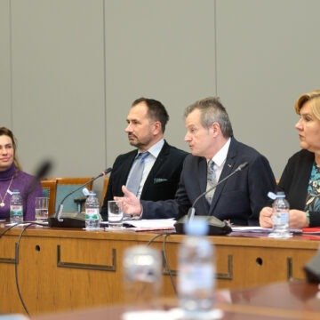 Željka Markić analizirala Novosti: Pozitivno pišu o Možemo i SDSS-u, a napadaju Katoličku crkvu. Sve se to financira javnim novcem