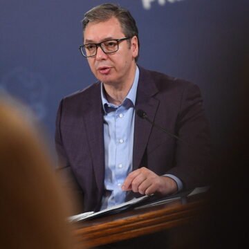 NIŠTA MU NIJE SVETO: Vučić se na intenzivnoj slikao sa stradalima u požaru. Makedonci s pravom ogorčeni