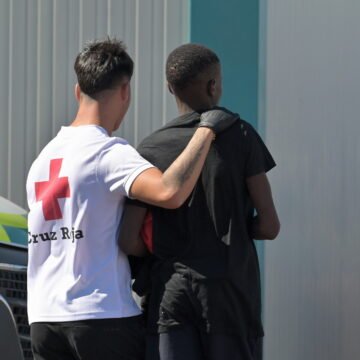 POLITIKA “ŠUPLJE” GRANICE OBIJA NAM SE O GLAVU: Vraćaju nam ilegalne migrante. Svaki ima ceduljicu na kojoj je adresa hotela