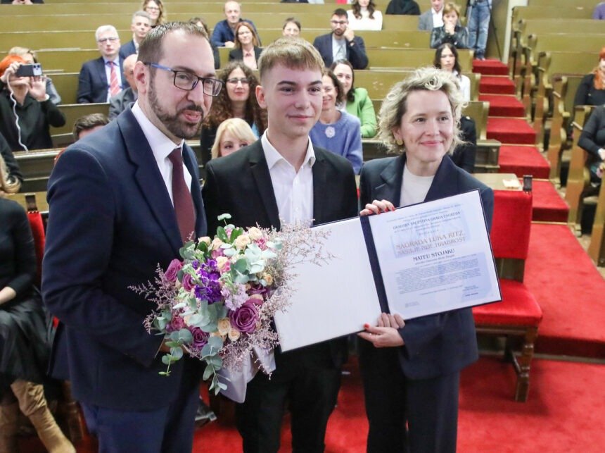 Tomašević dodijelio nagradu mladom kršćaninu i ministrantu: U publici je bila i Rada Borić koju boli srce kada vidi da djeca idu u crkvu. Kako je to preživjela?