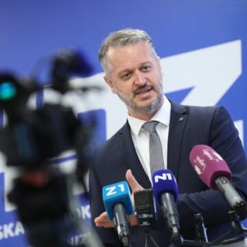 Doktor Pavo Kostopeč prisjetio se okupacije  Konavala i opkoljenog Dubrovnika: Zato sam vezan uz pjesmu Bojna Čavoglave