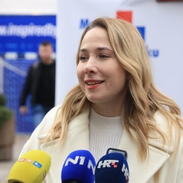 Marija Selak Raspudić predala potpise: Jedina sam kandidatkinja koja u drugom krugu može pobijediti Milanovića