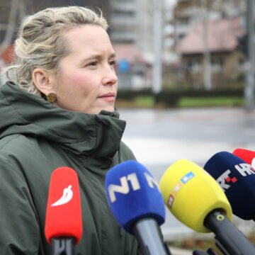 Ivana Kekin nije mogla poželjeti bolju kampanju: Svaki dan je napada Nikica Jelavić koji, blago rečeno, ima jako loš ugled u hrvatskoj javnosti