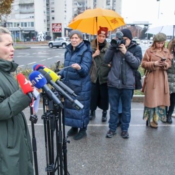 POLITIKA I KRIMINAL: Ivana Kekin otkriva. Sinoć sam bila na policiji zbog Nikice Jelavića (koji nije nogometaš). A zašto to nije danas rekla na presici?