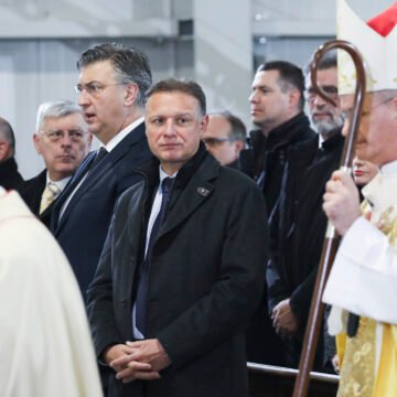 NIŠTA MU NIJE SVETO: Ante Đapić napao zagrebačkog nadbiskupa Dražena Kutlešu i Glas Koncila