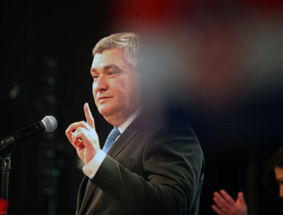 Tihomir Dujmović: Zašto o Thompsonovu koncertu šuti inače brbljivi, nerijetko logoreični, Zoran Milanović? Tihomir Dujmović: Zašto o Thompsonovu koncertu šuti inače brbljivi, nerijetko logoreični, Zoran Milanović?