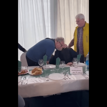 VIDEO: Stipe Mesić i Vladimir Šeks se izljubili: Javno se svađaju, a tajno se vole
