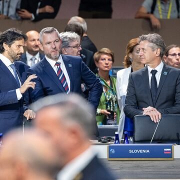Šamar proruskom predsjedniku: Nagrađeni učenik odbio se rukovati s njim, objasnio je zašto – i za nas je više nego zanimljivo