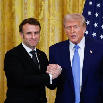 Prijateljska gesta: Trump dao bračni savjet Macronu nakon sukoba sa suprugom – kolega, uvijek ovo prvo provjeri
