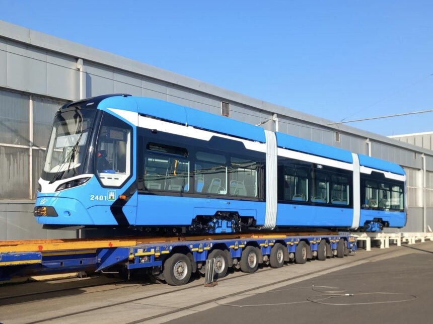 Novi Končarev tramvaj kreće na testiranje zagrebačkim ulicama: Čudo je tehnike, pogledajte što sve ima – evo  koliko ih stiže