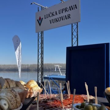 Krenula turistička sezona: Prvi ovogodišnji kruzer pristao u Vukovaru, većinom su Amerikanci – pogledajte što će sve obići