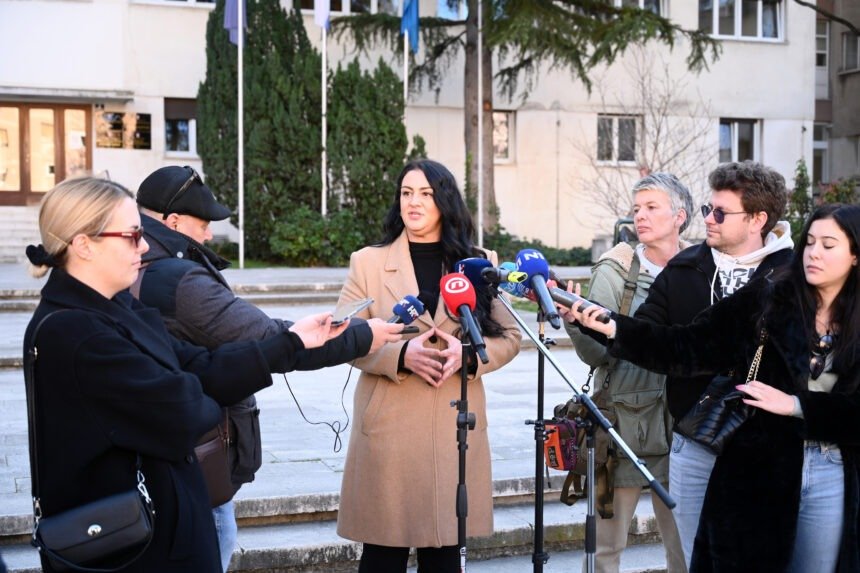 I to se događa: Glasački listići završili u moru. Stiglo objašnjenje – evo što se dogodilo